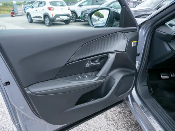 Peugeot e-2008 - Photo 21