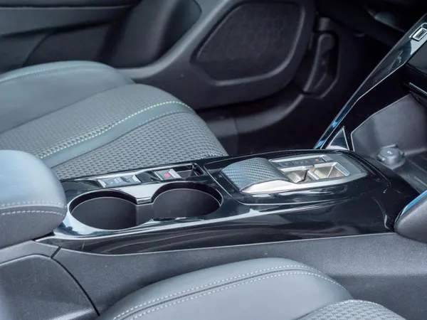 Peugeot e-2008 - Photo 19