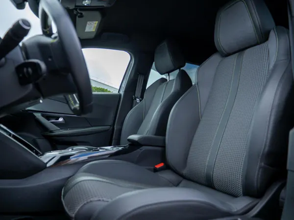 Peugeot e-2008 - Photo 23