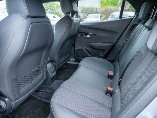 Peugeot e-2008 - Photo 24