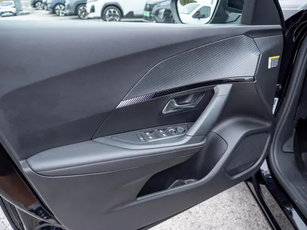 Peugeot e-2008 - Photo 21