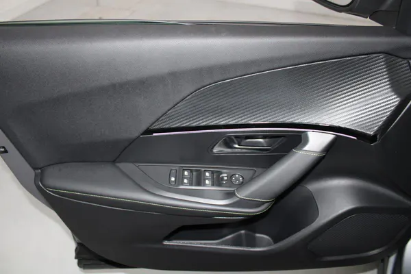 Peugeot e-2008 - Photo 9