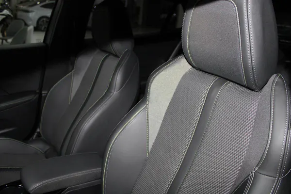 Peugeot e-2008 - Photo 10