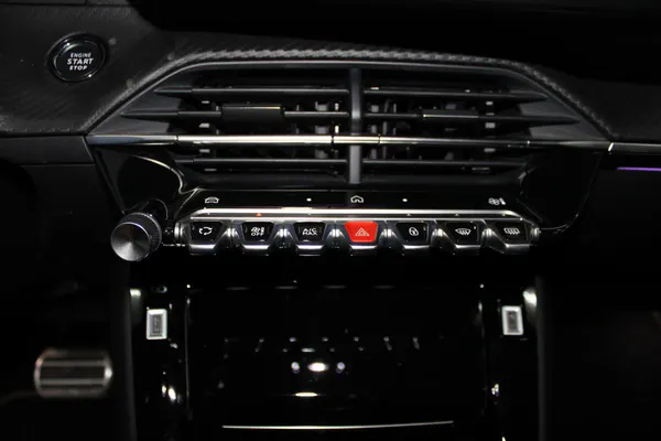 Peugeot e-2008 - Photo 16