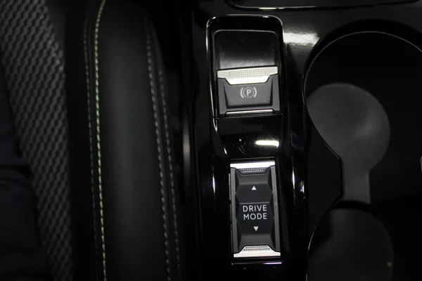 Peugeot e-2008 - Photo 18