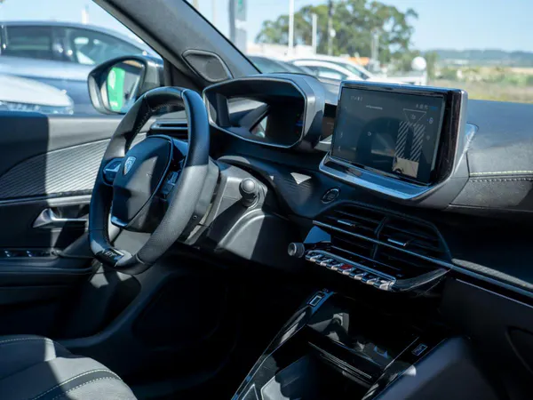 Peugeot e-2008 - Photo 18