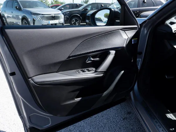 Peugeot e-2008 - Photo 21