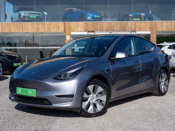 Tesla Model Y - Photo 2