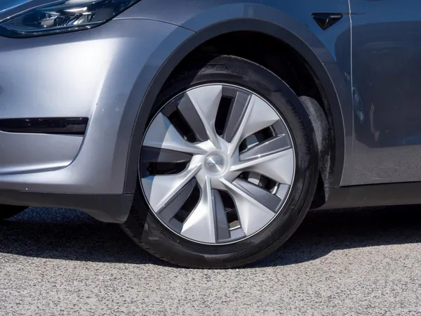 Tesla Model Y - Photo 3
