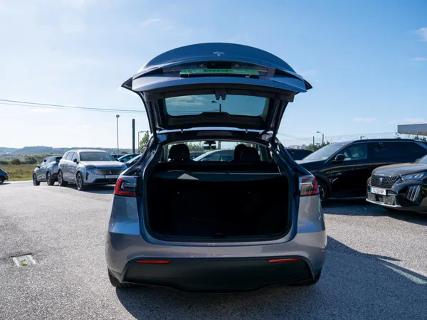 Tesla Model Y - Photo 13
