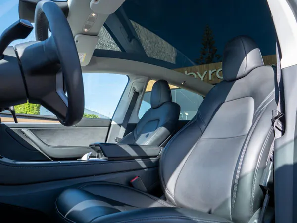 Tesla Model Y - Photo 24