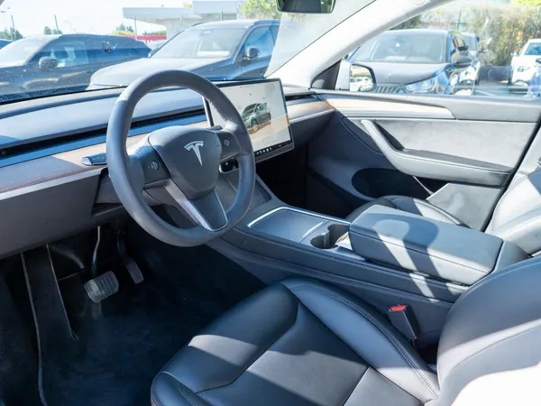 Tesla Model Y - Photo 23