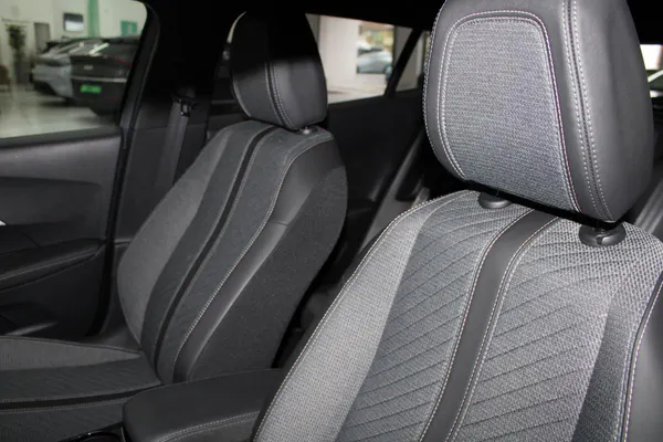 Peugeot e-2008 - Photo 10