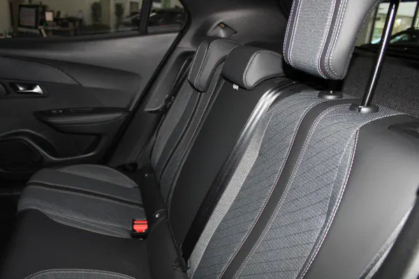 Peugeot e-2008 - Photo 13