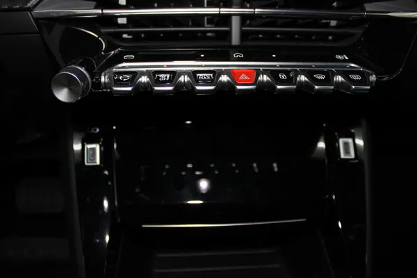 Peugeot e-2008 - Photo 19