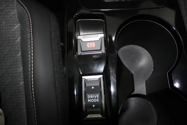 Peugeot e-2008 - Photo 21