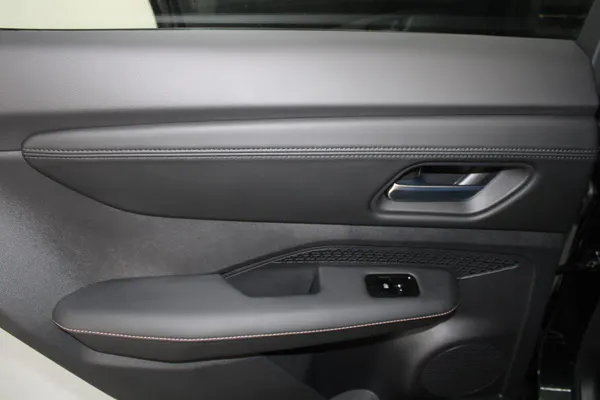 Nissan Ariya - Photo 12