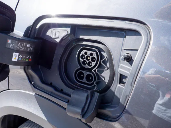 Peugeot E-3008 - Photo 9