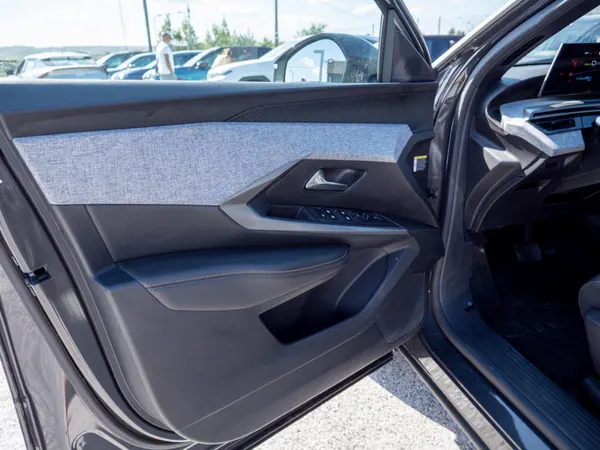 Peugeot E-3008 - Photo 21