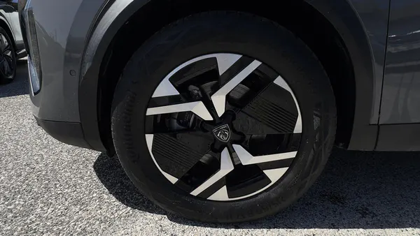 Peugeot e-2008 - Photo 7