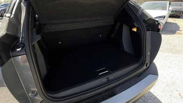 Peugeot e-2008 - Photo 12