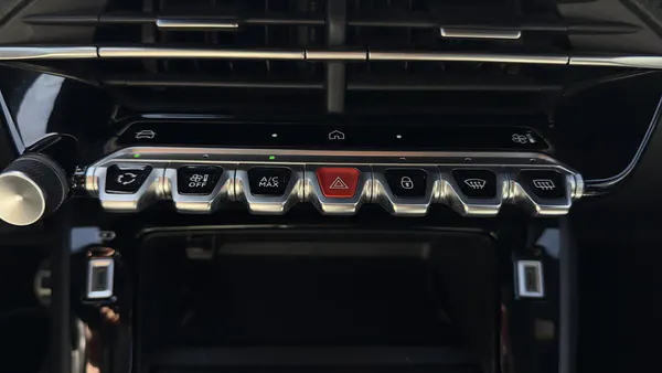 Peugeot e-2008 - Photo 20