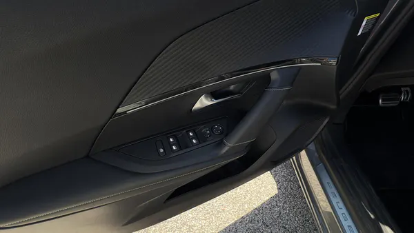 Peugeot e-2008 - Photo 13