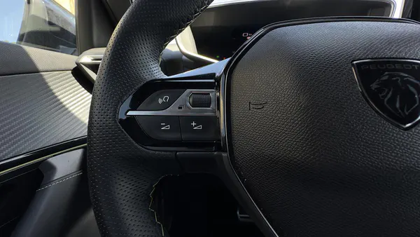 Peugeot e-2008 - Photo 24