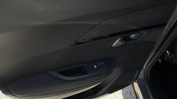 Peugeot e-2008 - Photo 34