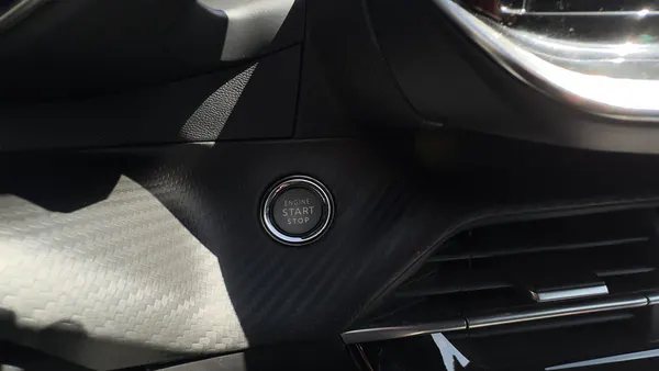 Peugeot e-2008 - Photo 28