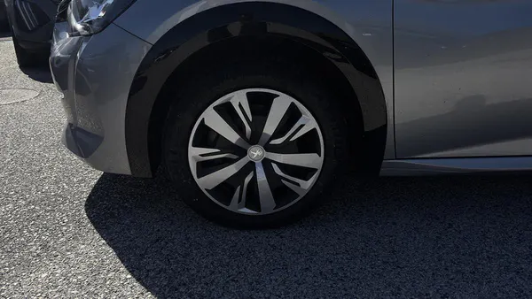 Peugeot e-208 - Photo 5