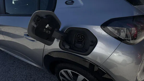 Peugeot e-208 - Photo 8