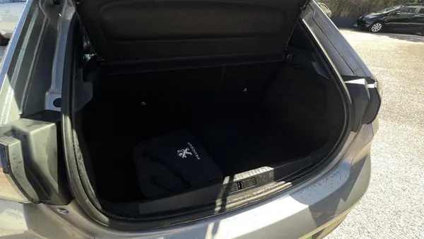 Peugeot e-208 - Photo 10