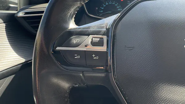 Peugeot e-208 - Photo 27