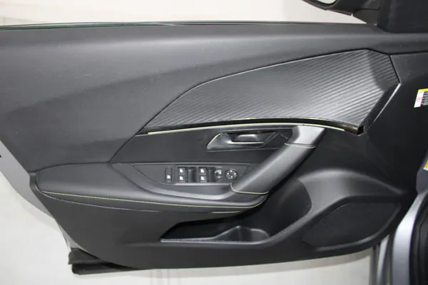 Peugeot e-2008 - Photo 8