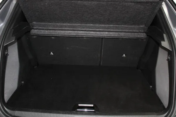 Peugeot e-2008 - Photo 9