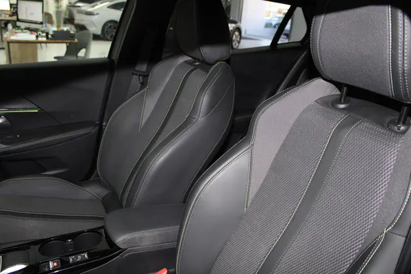 Peugeot e-2008 - Photo 10