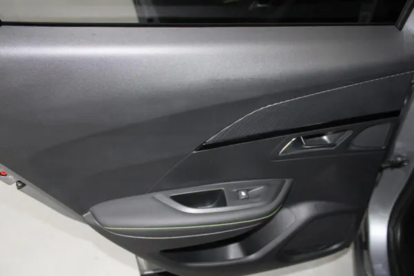 Peugeot e-2008 - Photo 12