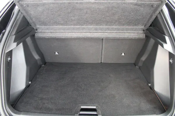 Peugeot e-2008 - Photo 8