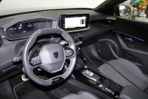 Peugeot e-2008 - Photo 11
