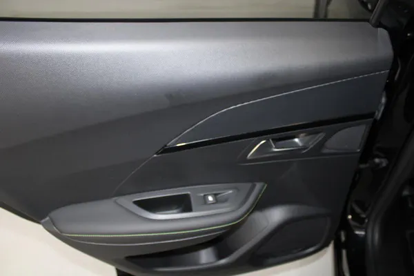 Peugeot e-2008 - Photo 12