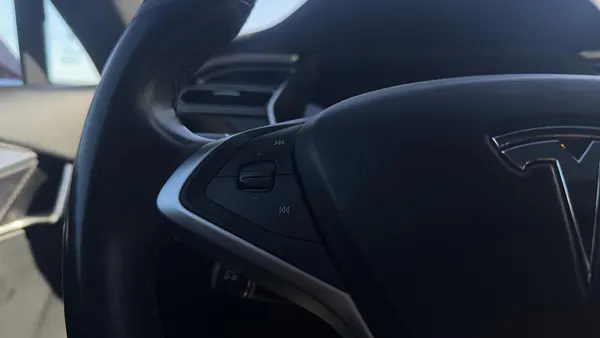 Tesla Model S - Photo 18