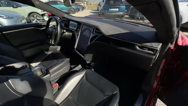 Tesla Model S - Photo 16