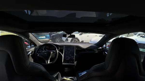 Tesla Model S - Photo 15