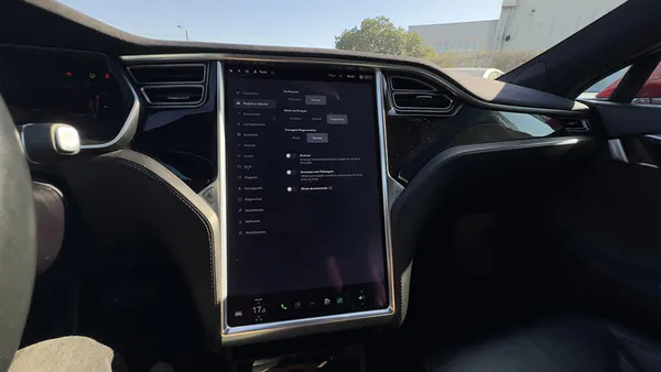 Tesla Model S - Photo 26