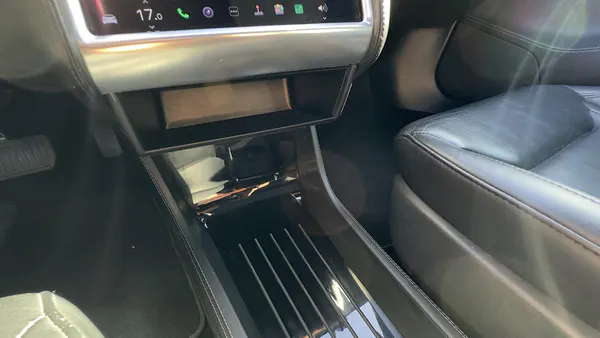 Tesla Model S - Photo 21