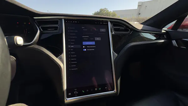 Tesla Model S - Photo 31