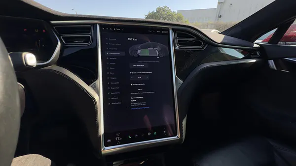 Tesla Model S - Photo 28