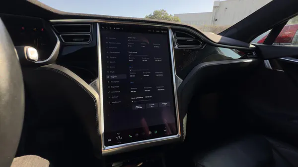 Tesla Model S - Photo 33
