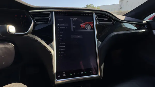 Tesla Model S - Photo 27